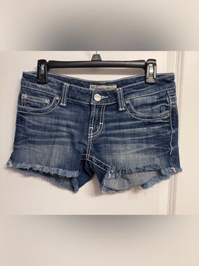 BKE Starlite Women's Medium Blue Denim Frayed Hem Shorts